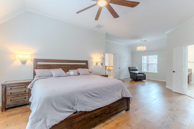 7 Stickley Court, The Woodlands, TX 77382