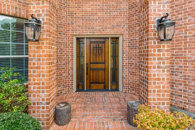 7 Stickley Court, The Woodlands, TX 77382