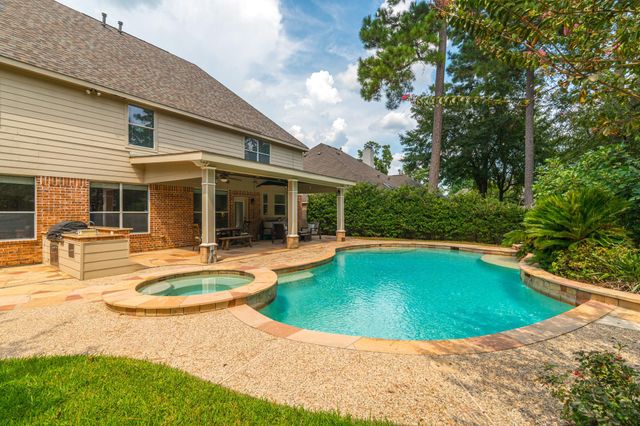 7 Stickley Court, The Woodlands, TX 77382