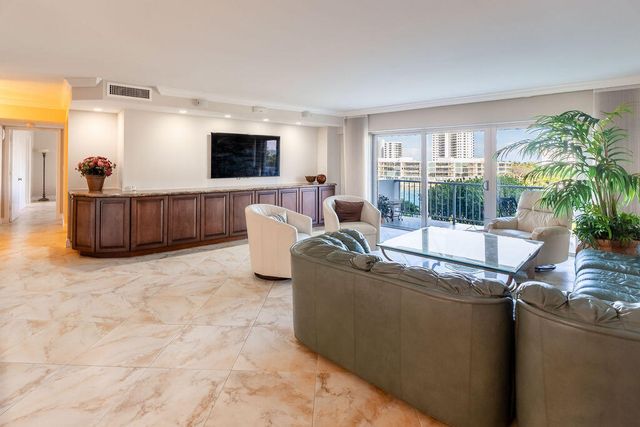 875 E Camino Real, Boca Raton, FL 33432
