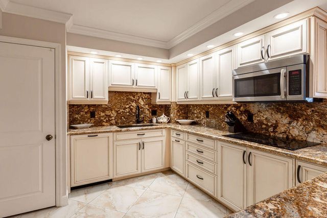 875 E Camino Real, Boca Raton, FL 33432