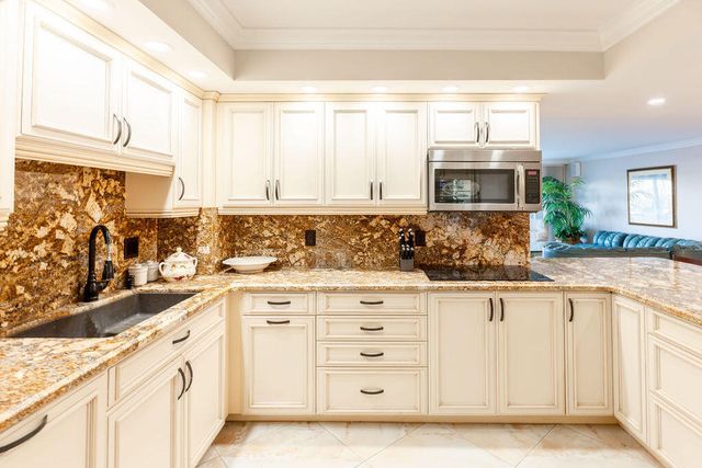 875 E Camino Real, Boca Raton, FL 33432