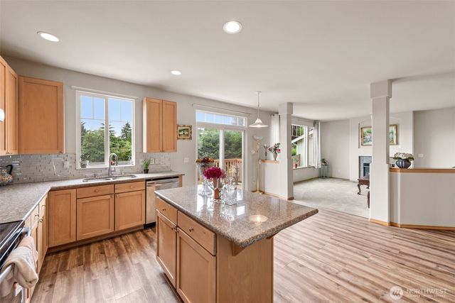 3416 207 pl SW, Lynnwood, WA 98036