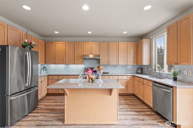 3416 207 pl SW, Lynnwood, WA 98036
