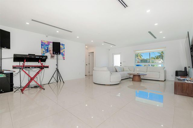 825 Argonaut Isle, Dania Beach, FL 33004