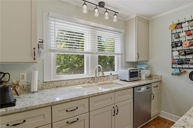 131 Carter Circle, Winston-salem, NC 27106