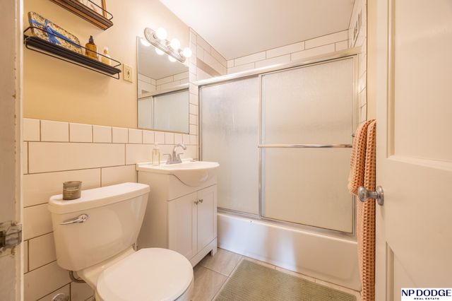 1100 S 37Th Street, Lincoln, NE 68510