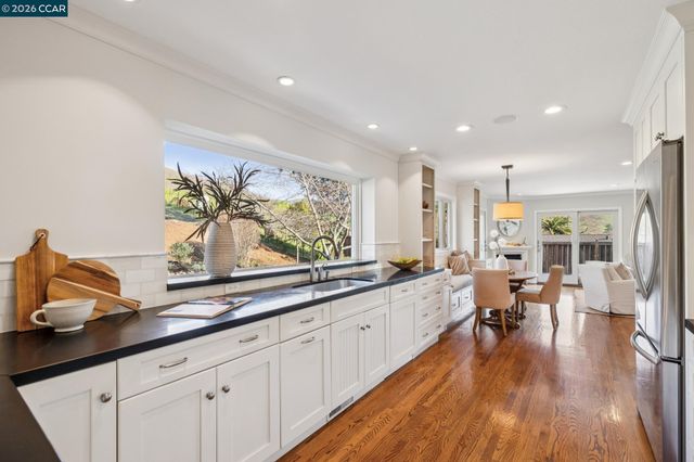 1211 Larch Avenue, Moraga, CA 94556