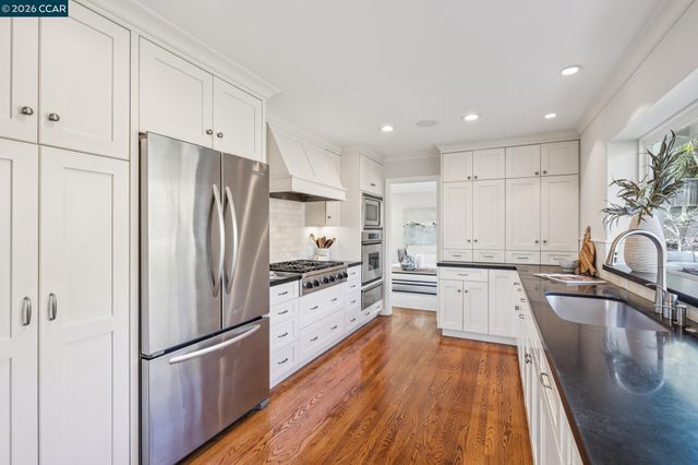 1211 Larch Avenue, Moraga, CA 94556