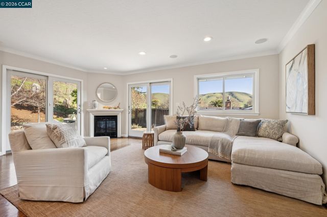 1211 Larch Avenue, Moraga, CA 94556