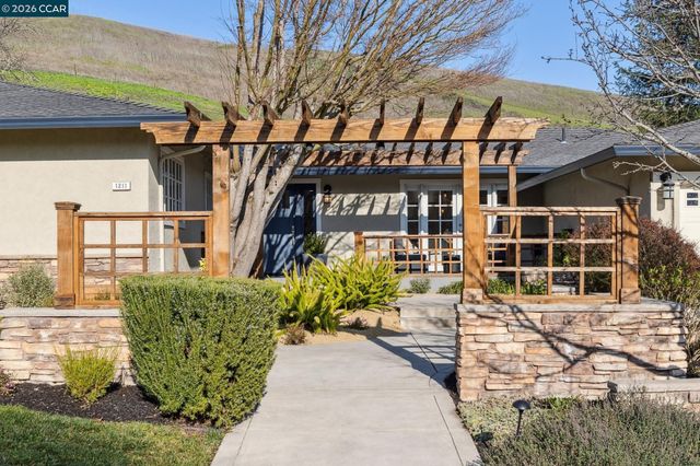 1211 Larch Avenue, Moraga, CA 94556