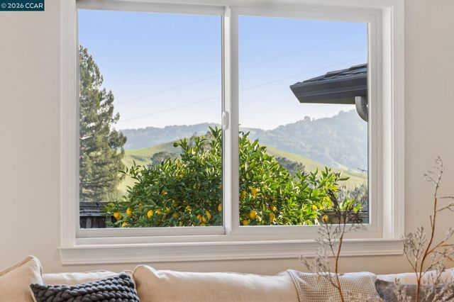 1211 Larch Avenue, Moraga, CA 94556