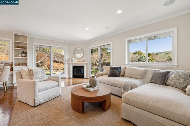 1211 Larch Avenue, Moraga, CA 94556