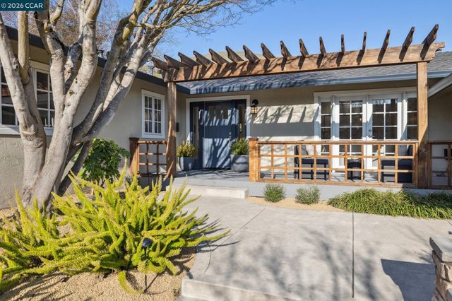 1211 Larch Avenue, Moraga, CA 94556