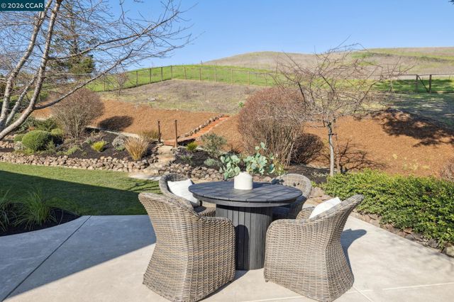 1211 Larch Avenue, Moraga, CA 94556