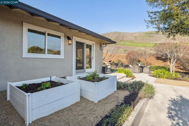 1211 Larch Avenue, Moraga, CA 94556