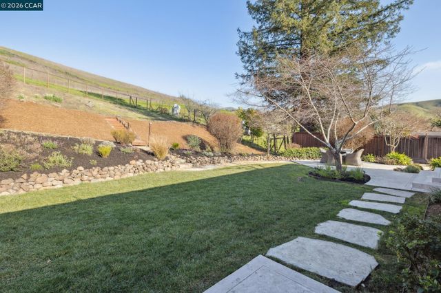 1211 Larch Avenue, Moraga, CA 94556