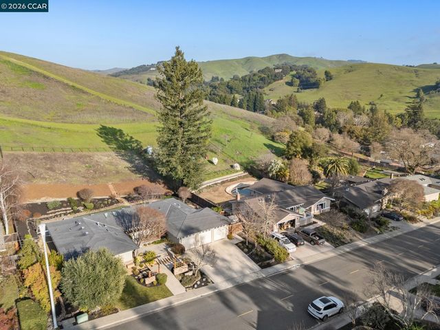 1211 Larch Avenue, Moraga, CA 94556