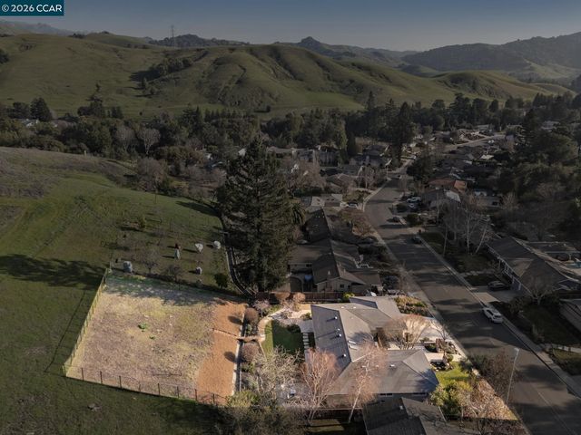 1211 Larch Avenue, Moraga, CA 94556