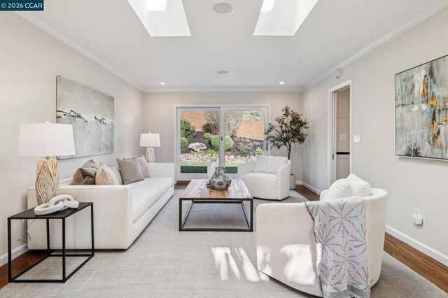 1211 Larch Avenue, Moraga, CA 94556