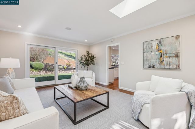 1211 Larch Avenue, Moraga, CA 94556