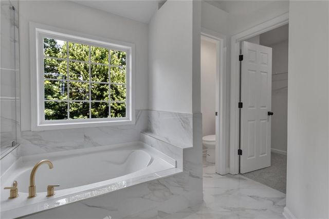 802 Bishops Run Lane, Mableton, GA 30126