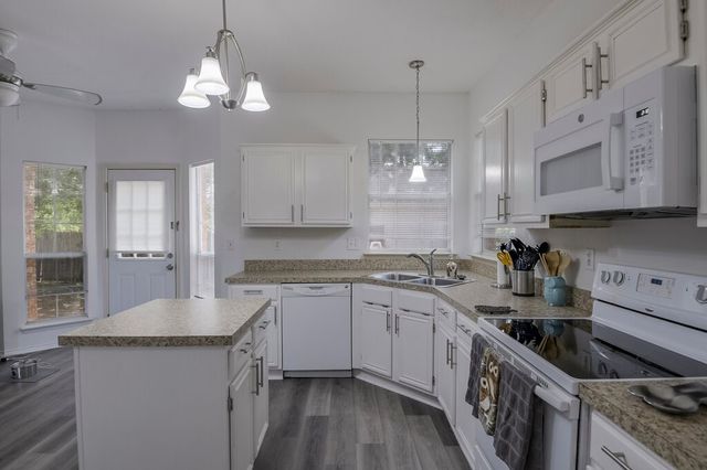 5428 Rolling Green Road, Arlington, TX 76017
