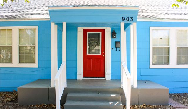 903 W Alice Ave, Kingsville, TX 78363