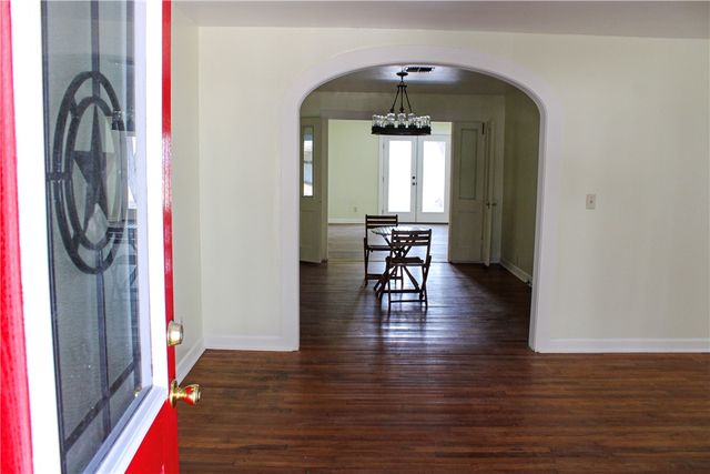 903 W Alice Ave, Kingsville, TX 78363