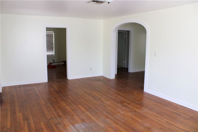 903 W Alice Ave, Kingsville, TX 78363