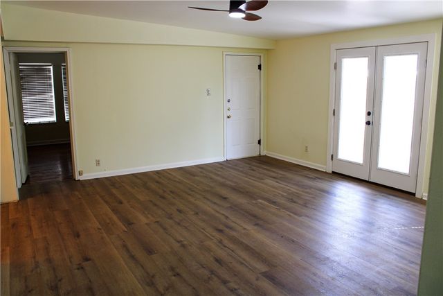 903 W Alice Ave, Kingsville, TX 78363