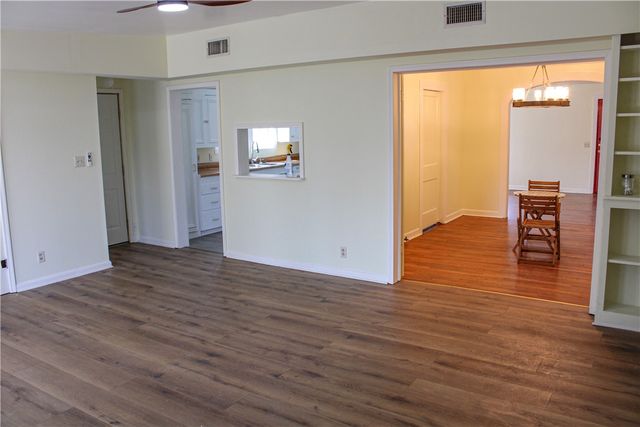 903 W Alice Ave, Kingsville, TX 78363