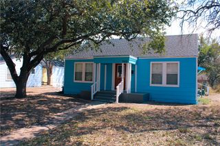 903 W Alice Ave, Kingsville, TX 78363