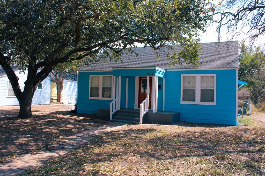 903 W Alice Ave, Kingsville, TX 78363