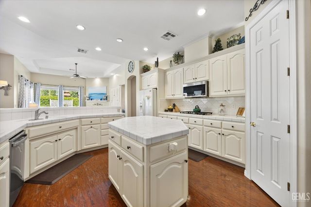 1907 Heaton Street, Bakersfield, CA 93311