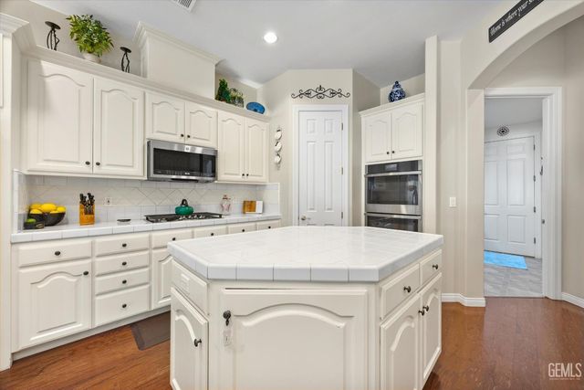 1907 Heaton Street, Bakersfield, CA 93311