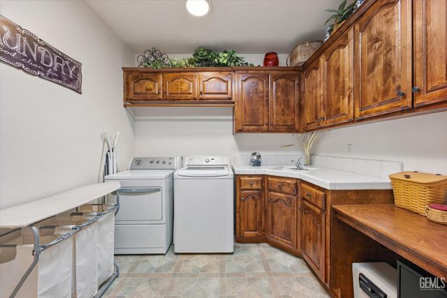 1907 Heaton Street, Bakersfield, CA 93311