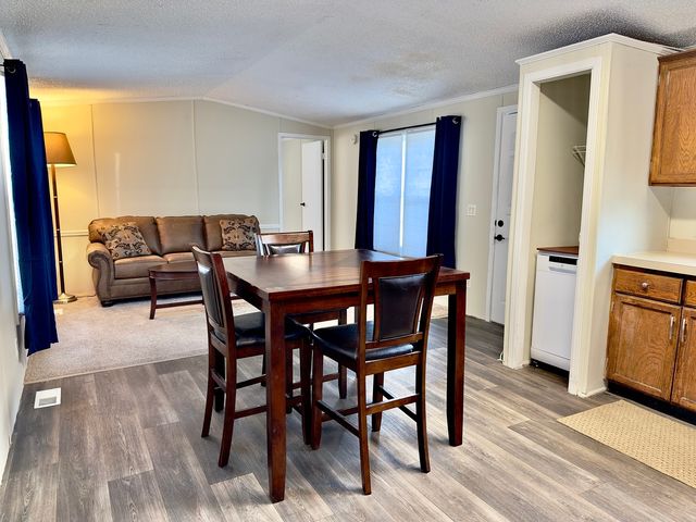 27W370 Geneva Road 68, West Chicago, IL 60185