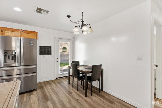850 Greenwood Meadow Lane, Bakersfield, CA 93308