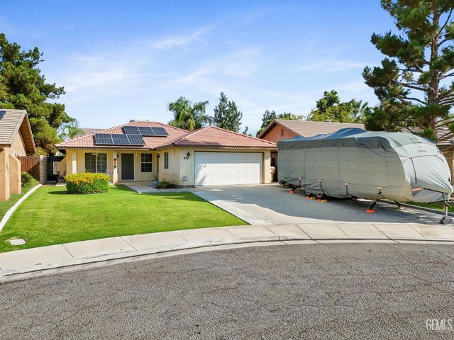 850 Greenwood Meadow Lane, Bakersfield, CA 93308