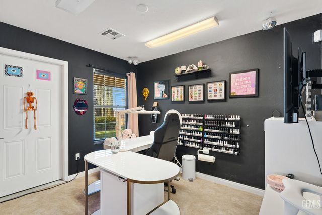 850 Greenwood Meadow Lane, Bakersfield, CA 93308