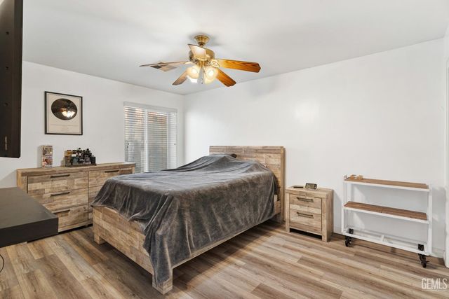 850 Greenwood Meadow Lane, Bakersfield, CA 93308