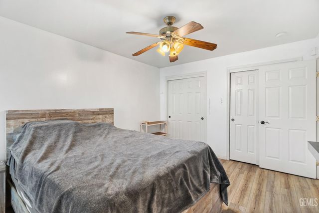 850 Greenwood Meadow Lane, Bakersfield, CA 93308