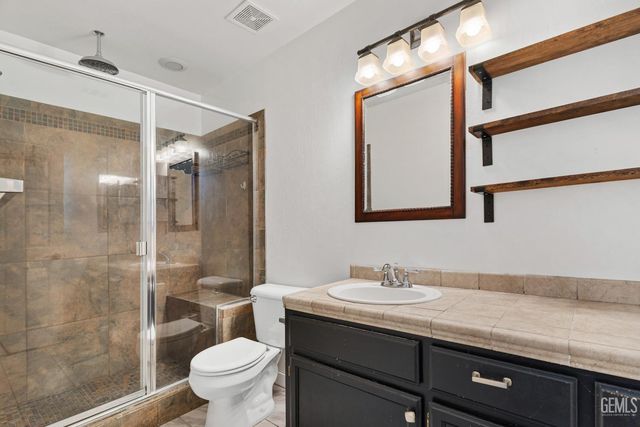 850 Greenwood Meadow Lane, Bakersfield, CA 93308