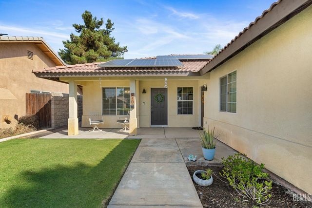850 Greenwood Meadow Lane, Bakersfield, CA 93308