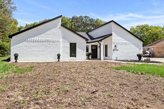 5740 Longwood St, Beaumont, TX 77707