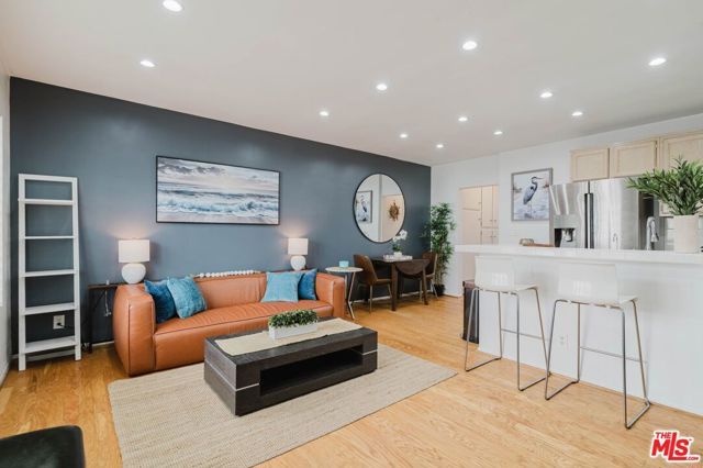 2721 2nd Street 210, Santa Monica, CA 90405
