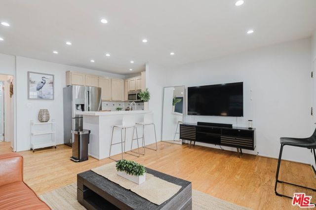 2721 2nd Street 210, Santa Monica, CA 90405