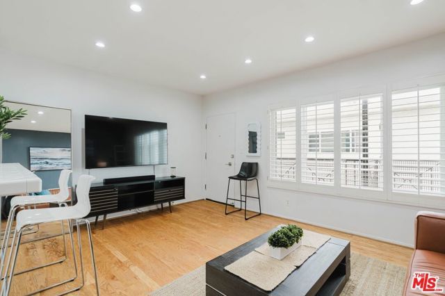 2721 2nd Street 210, Santa Monica, CA 90405
