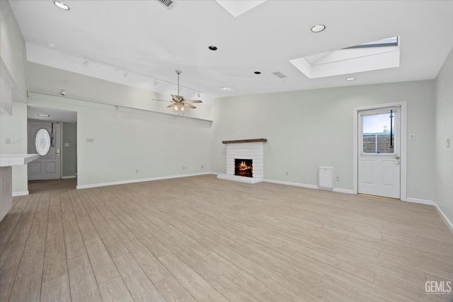 3008 N Half Moon Drive, Bakersfield, CA 93309